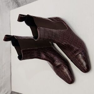 Chic Crocodile-Embossed Ankle Boots in Brown